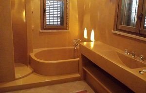 modello tadelakt nel bagno